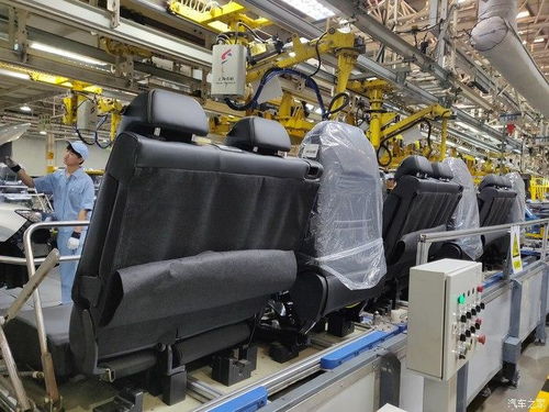 參觀上汽臨港工廠見(jiàn)證榮威汽車(chē)的制造過(guò)程 榮威rx8